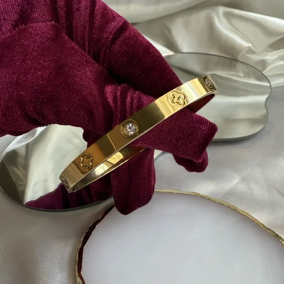 Stainless steel Gold Bracelet
Wedding jewelry - Picture 6 of 14